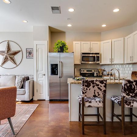 The Celebrity - Minutes To Broadway With A Balcony Apartment Nashville Luaran gambar