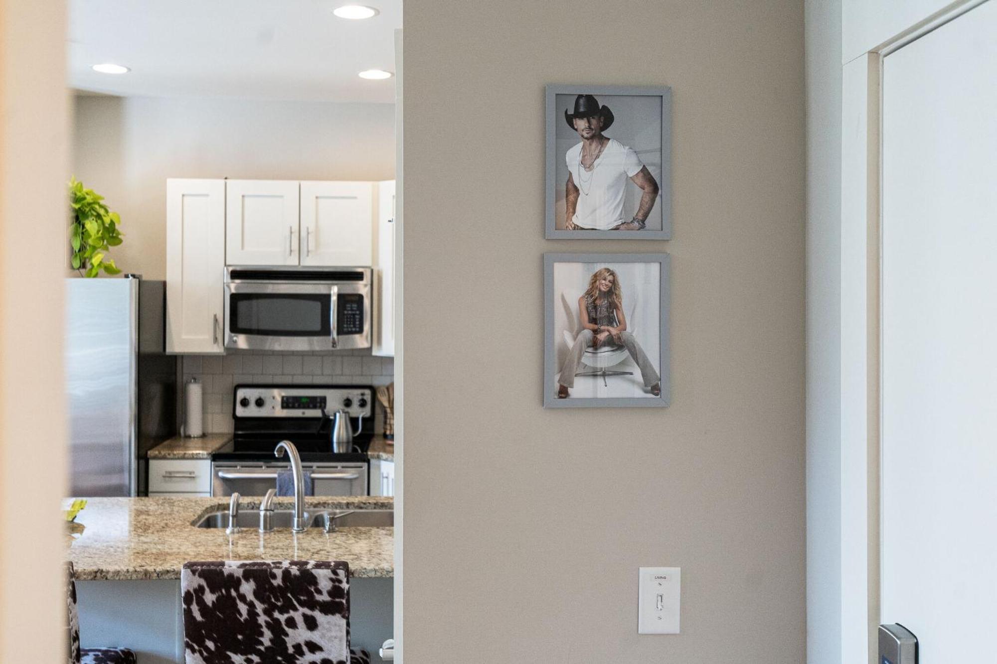The Celebrity - Minutes To Broadway With A Balcony Apartment Nashville Luaran gambar