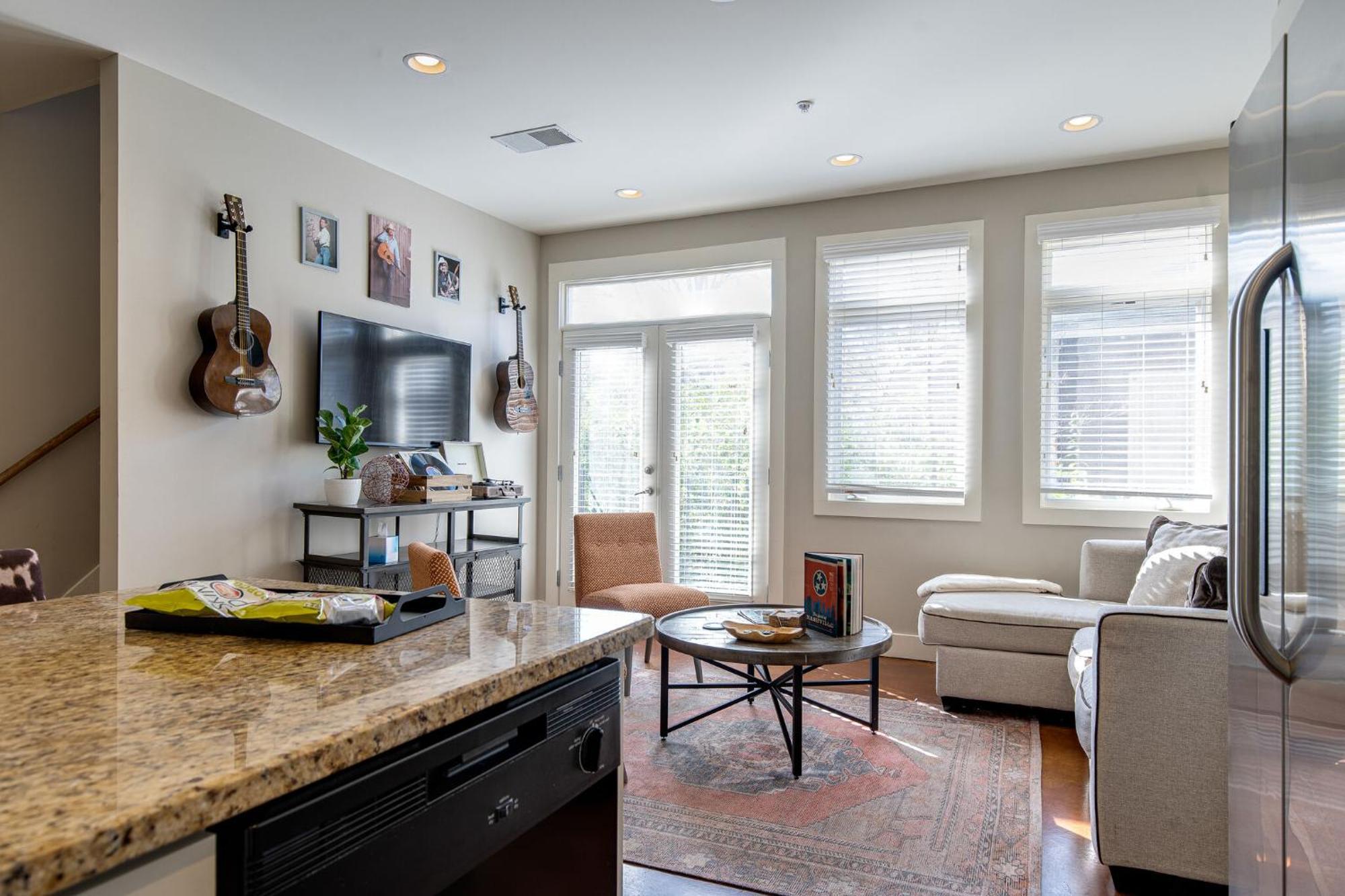 The Celebrity - Minutes To Broadway With A Balcony Apartment Nashville Luaran gambar