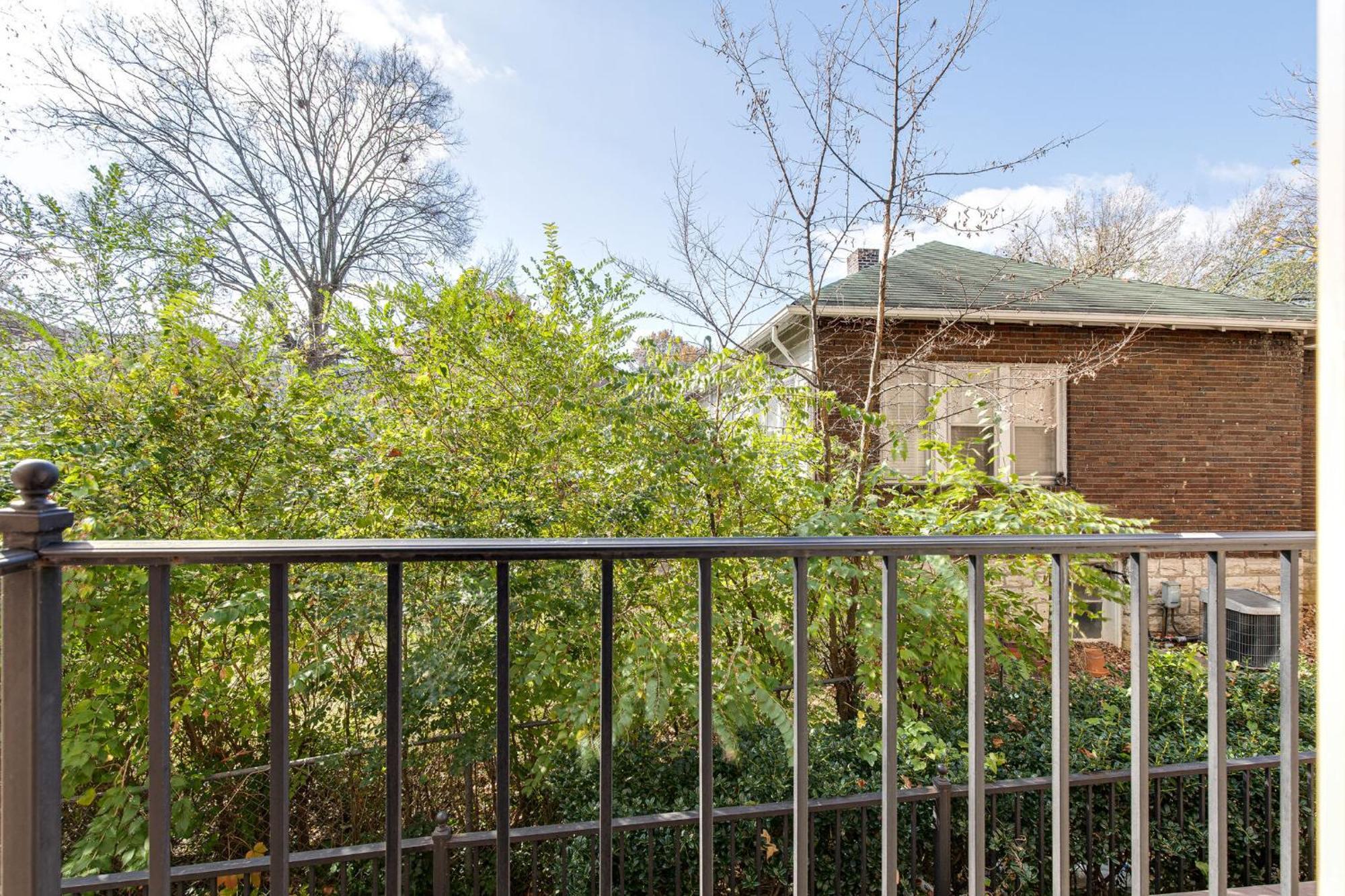The Celebrity - Minutes To Broadway With A Balcony Apartment Nashville Luaran gambar